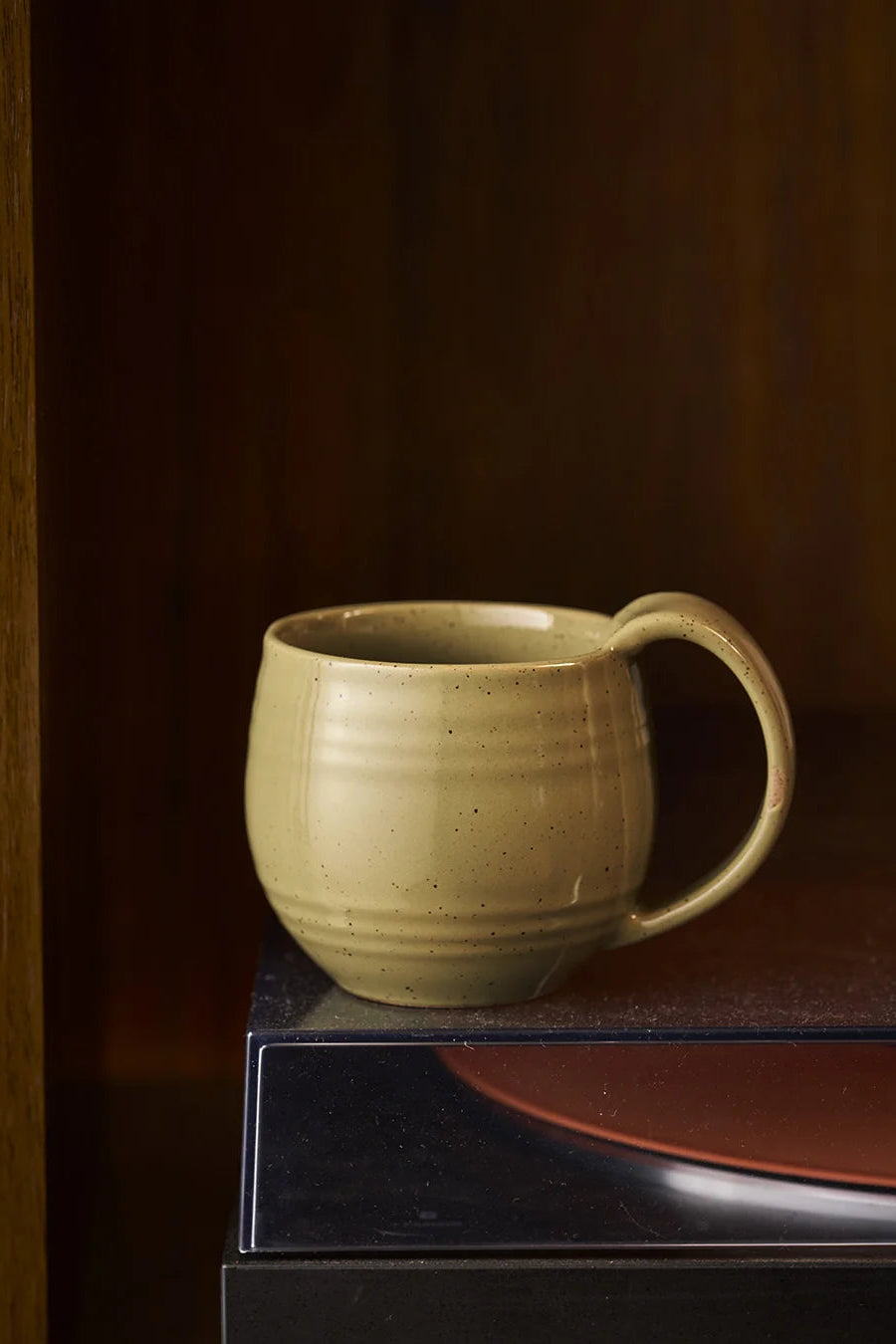 Embrace Mug in Peppercorn