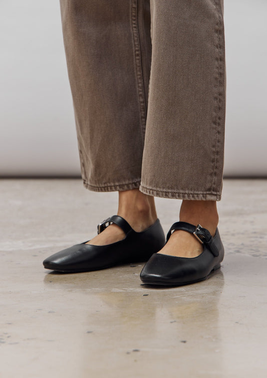 Romee Leather Flat Shoe - Black